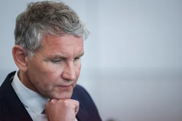 Regionální předák AfD Höcke dostal za nacistické heslo pokutu