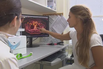V boji s rakovinou se prosazují moderní technologie. Pomáhají roboti i umělá inteligence