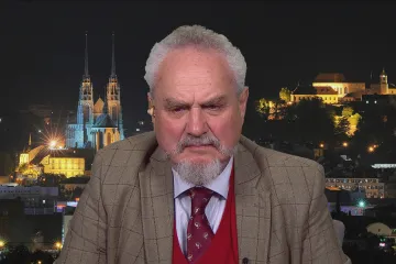 Zárukou míru je demokratické Rusko. Tyranie jsou vždy agresivní, tvrdí historik Zubov