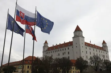 Schodek slovenského rozpočtu překročil loni pět procent HDP