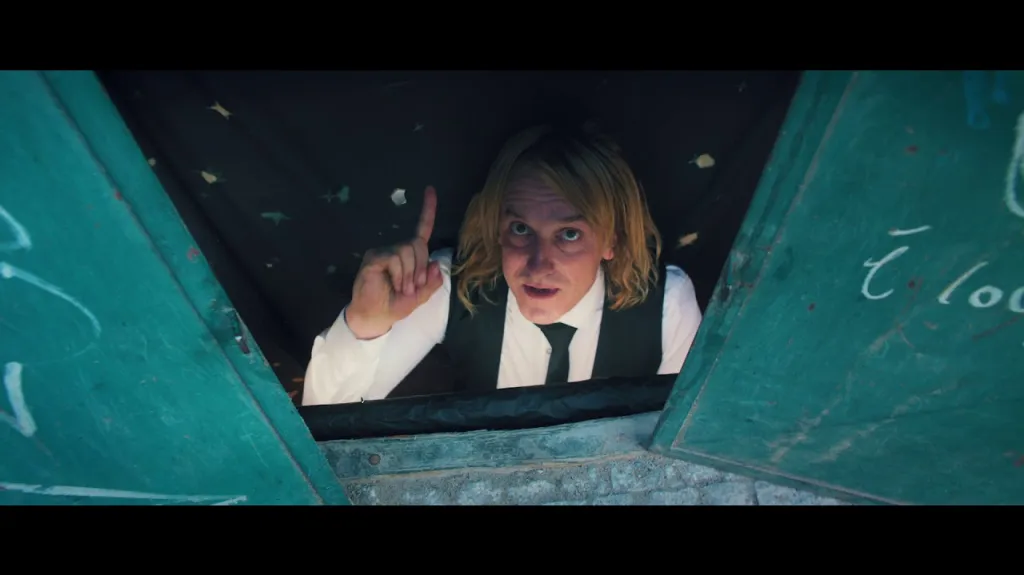 Vypsaná fiXa v klipu Krabička