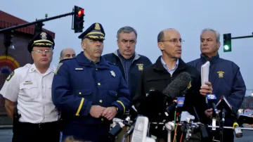 Policejní brífink k pátrání po bostonském atentátníkovi