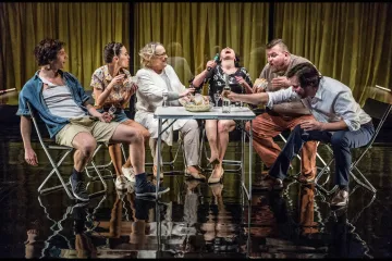 Černá voda spláchne lásku i rozdíly mezi zlatou mládeží a gastarbeitry