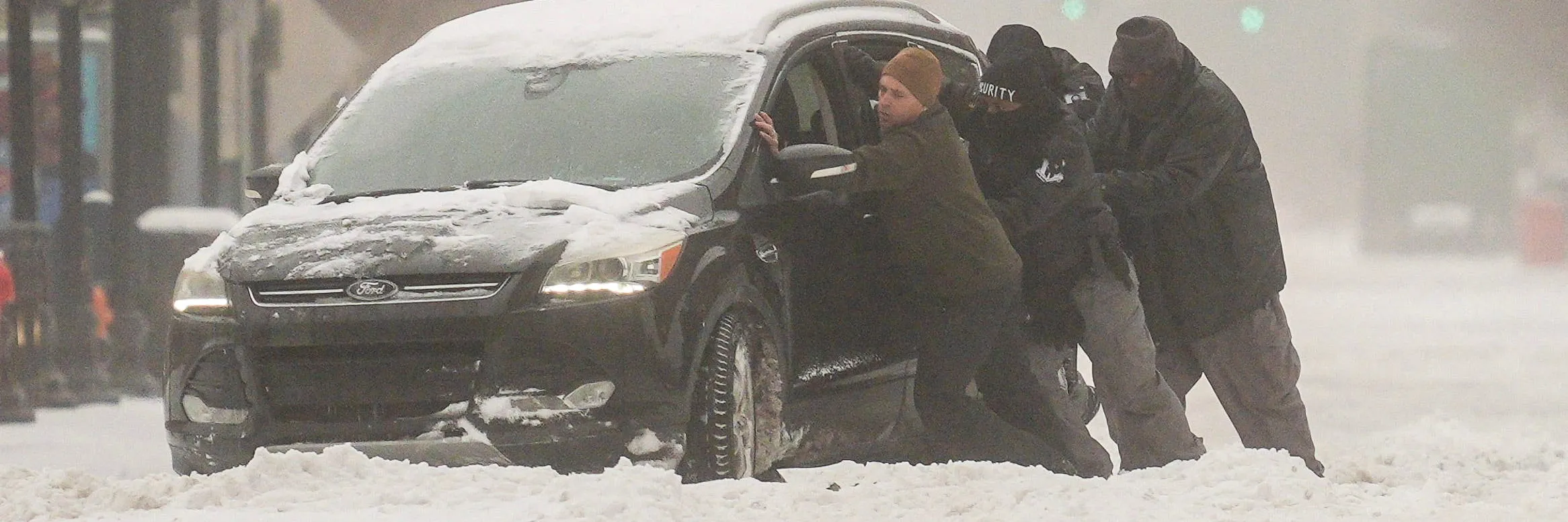 Zimní bouře v USA má nejméně 62 obětí, o víkendu zemi zasáhne další