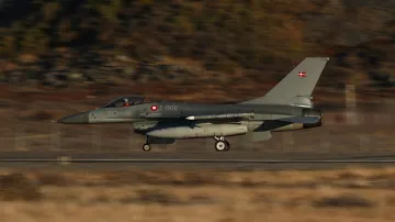 Dánské, švédské a norské jednotky domobrany se společně s dánskými, německými a francouzskými vojáky účastní společných vojenských cvičení ve městě Kangerlussuaq v Grónsku