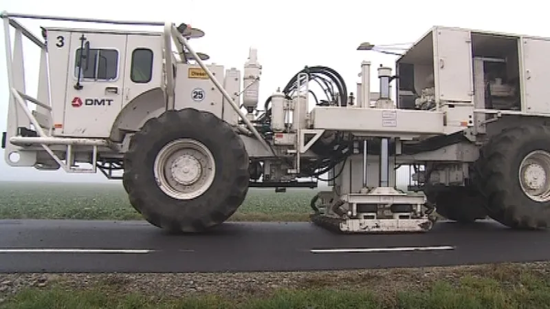 Čtveřice strojů zkoumá okolí Mikulova