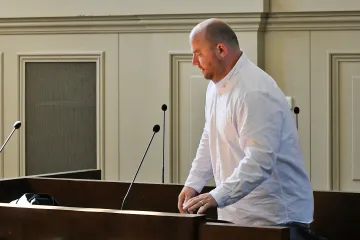 Bývalí rozhodčí Grímm a Janoch dostali v kauze fotbalové korupce podmínku, pokutu a zákaz činnosti
