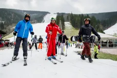 Zhruba třetina skiareálů v Česku letos zdraží skipasy, Špindlerův Mlýn přechází na „letenkový“ model