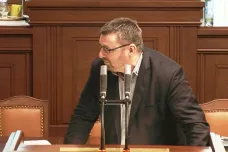 Exposlanci Volný a Bojko musí zaplatit pokutu za nenošení roušek ve sněmovně