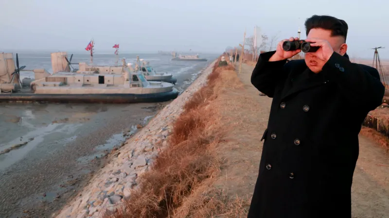 Kim Čong-un kouká do dáli