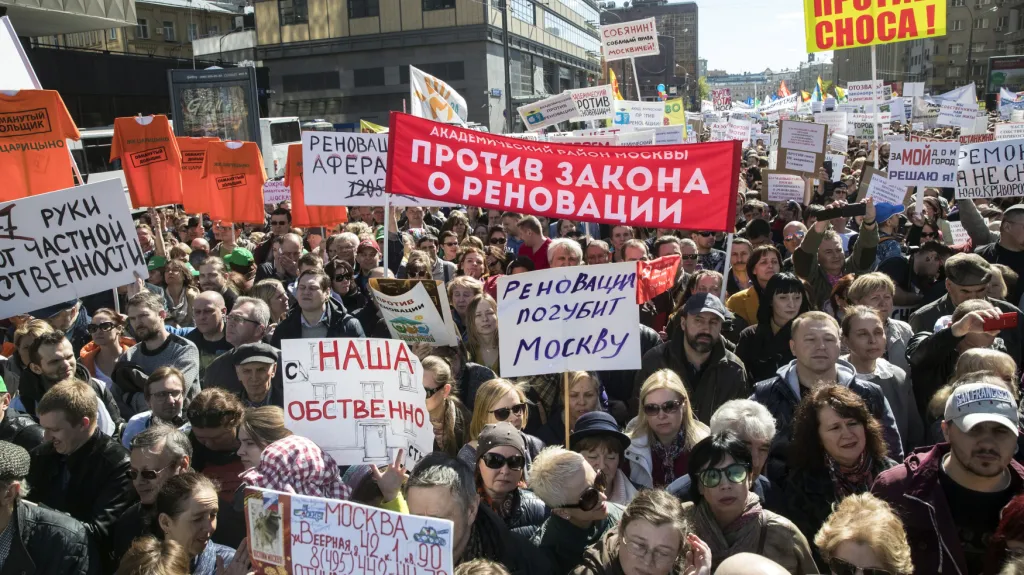 Protest proti boření "chruščovek"