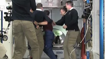 Astronauti z Atlantisu naposledy opouštějí ISS