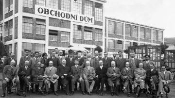 Čelní představitelé společnosti Baťa (Tomáš Baťa sedí uprostřed)