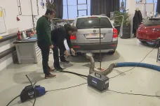 Kontrolou emisí projdou i auta s poškozeným filtrem pevných částic, zjistil štáb ČT24