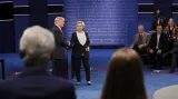 Trump s Clintonovou si nakonec potřásli rukama