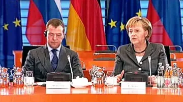 Dmitrij Medveděv a Angela Merkelová