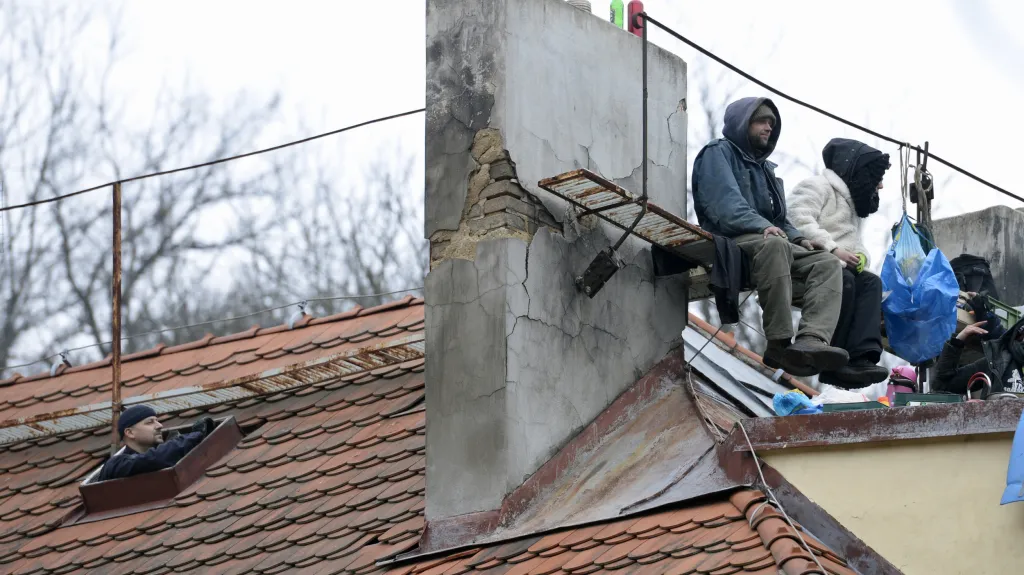 Squatteři na střeše Šatovky