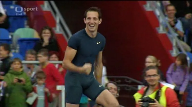 Zlatá tretra: Vítězný pokus Renauda Lavillenieho v soutěži tyčkařů