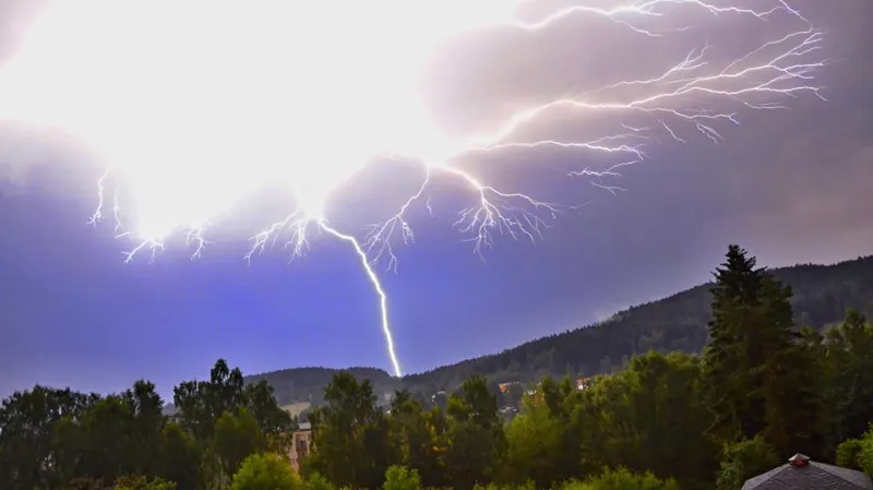 Noční bouřka v Nejdku