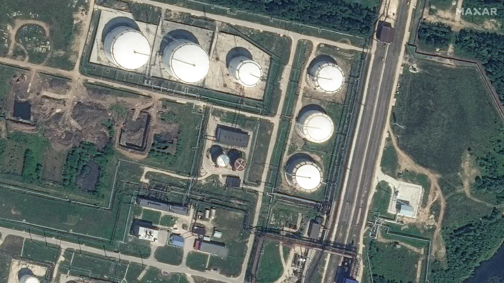 Satelitní snímek ropné rafinerie v ruské Rjazani od poskytovatele Maxar Technologies (28. 7. 2024)