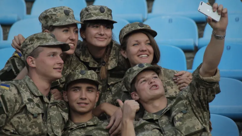 Sametoví hrdinové (režie: Filip Remunda)