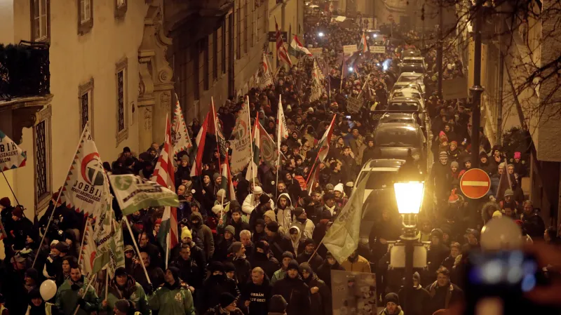 Demonstrace proti maďarské novele zákoníku práce