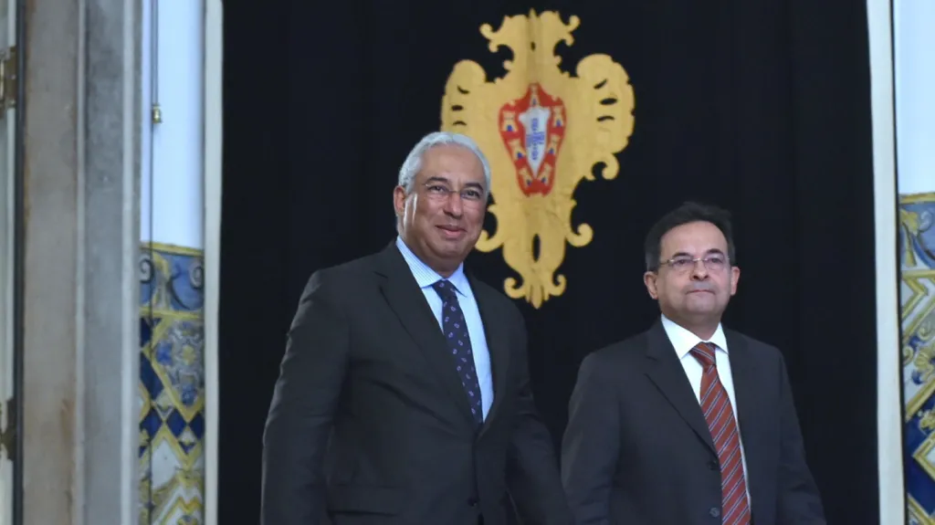 Čerstvý premiér António Costa (vlevo) s prezidentem Silvou
