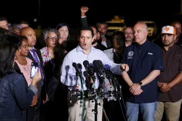 Demokratičtí zákonodárci Texasu chtějí útěkem zastavit reformu voleb. Zavřeme je do Kapitolu, hrozí guvernér