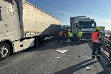 Nedodržení bezpečné vzdálenosti je častou příčinou nehod aut. Možnost pokut ale vázne
