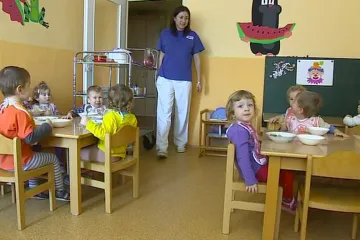 Dětské skupiny mají podle vlády skončit. Větší děti půjdou do školek, menší do jeslí