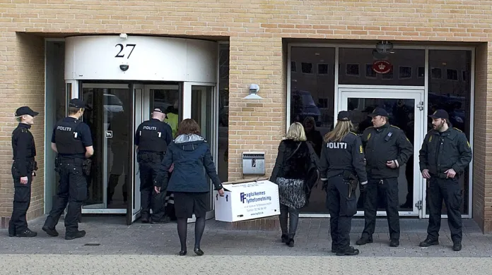 Dánská policie před soudem v Kodani