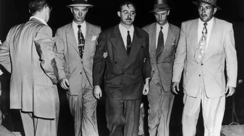 Julius a Ethel Rosenbergovi, kteří byli popraveni za špionáž pro SSSR.