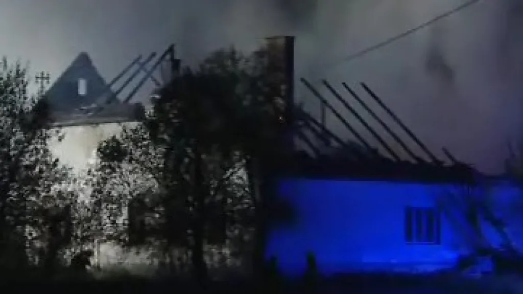 Tragický požár domu, hospodářství a stodoly v obci Mikulůvka