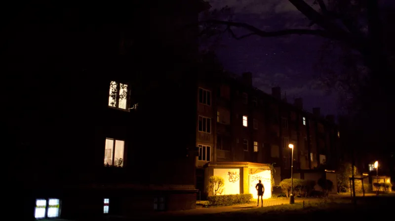 Pouliční inscenace Solidarita Divadla X10