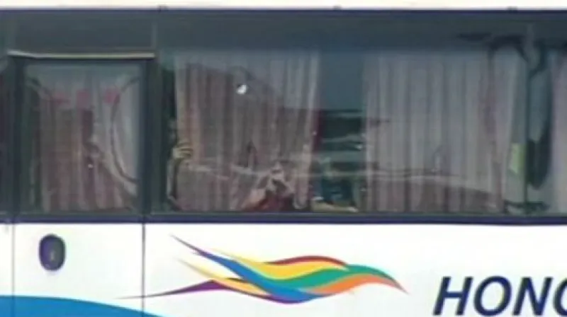 Propuštěný policista se na Filipínách zmocnil autobusu s rukojmími
