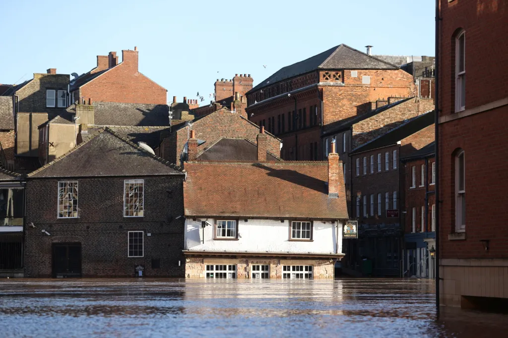 Následky bouře Christoph ve Velké Británii. Fotografie ukazují povodně ve městě Bewdley, Norwich a York