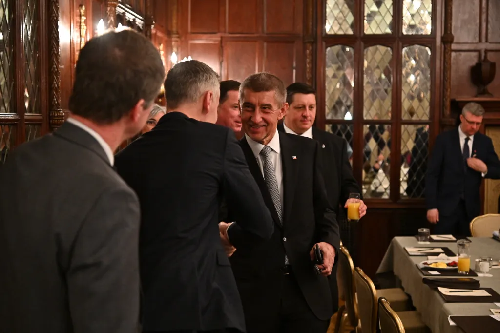 Další den návštěvy Andreje Babiše v USA (7. března) začal jeho pracovní snídaní s americkými investory.