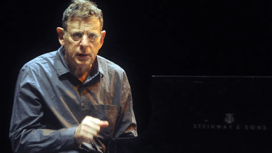 Philip Glass při zkoušce před pražským koncertem (2009)