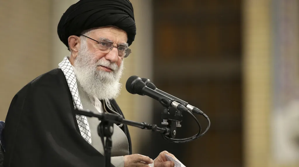 Íránský lídr a ajatolláh Alí Chameneí