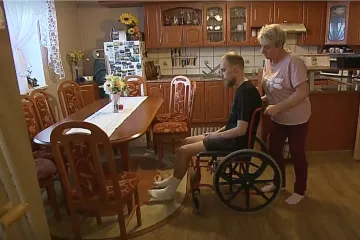 Pomáhal druhým, jemu lékaři zatím pomoci nedokáží. Voják skončil na vozíku