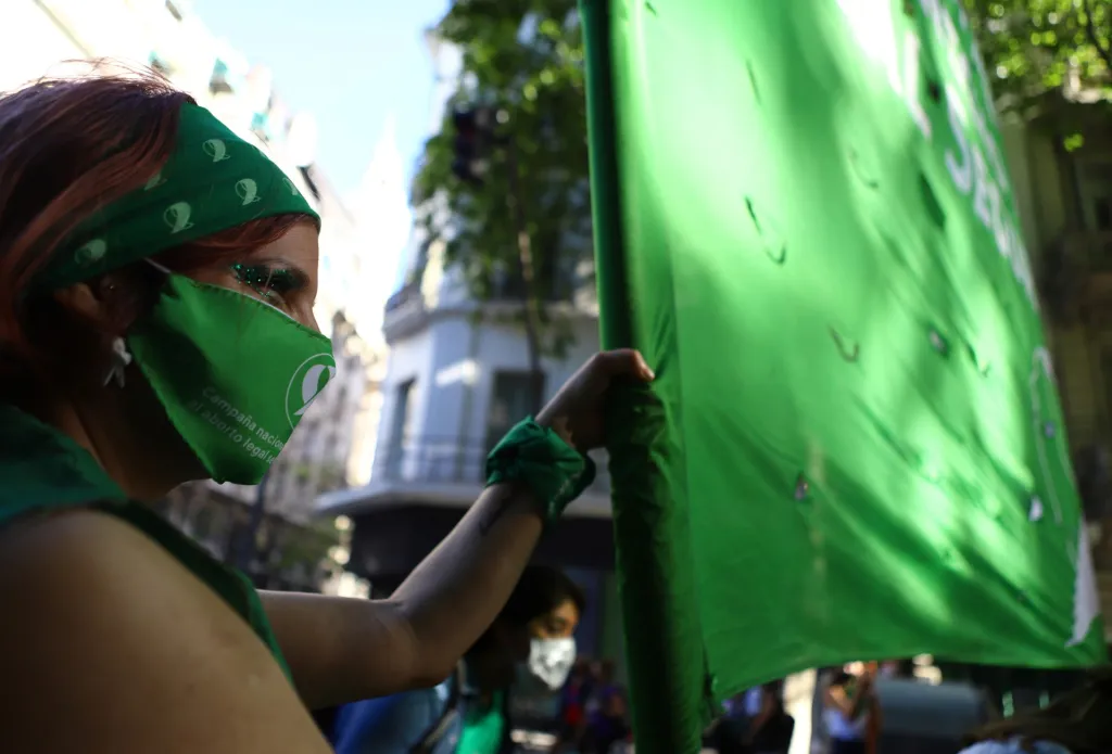 Stávka za právo na potrat v argentinském Buenos Aires. Prezident země dává ženám naději na beztrestnost umělého přerušení těhotenství