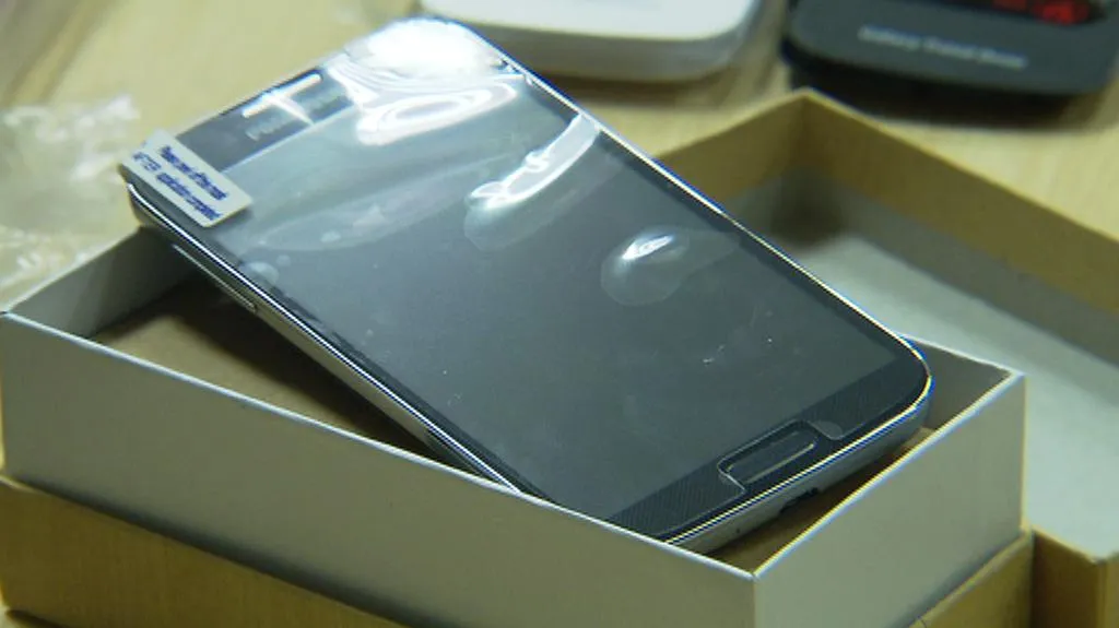 Padělek mobilního telefonu čínské výroby