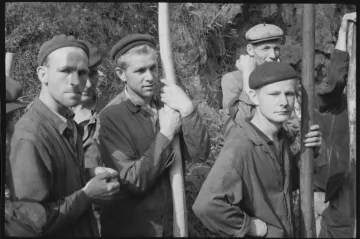 Dobře utajené fotografie Gustava Aulehly dokumentovaly dobu, kdy jsme málo mohli a mnoho museli