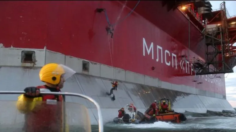 Obvinění aktivisté Greenpeace už jsou v Petrohradu