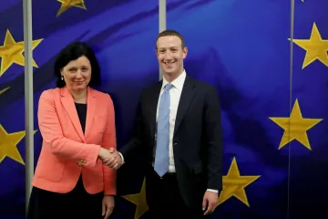 „Facebook se nemůže zbavit zodpovědnosti,“ řekla Jourová po jednání se Zuckerbergem