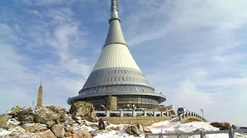 Horský hotel a vysílač na Ještědu