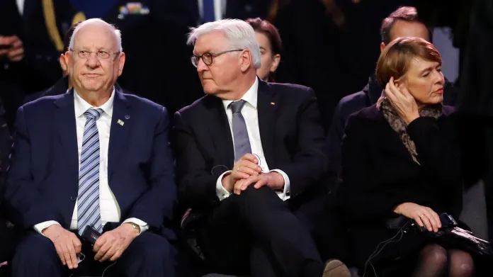Izraelský prezident Rivlin společně s německým protějškem Steinmeierem během piety v Osvětimi