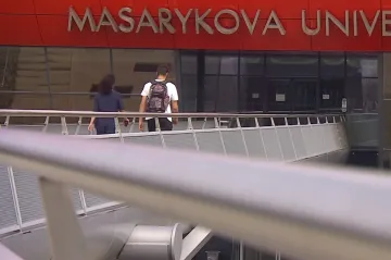 Na podzim odjeli, teď se vrací. Řada Izraelců ale na českých univerzitách skončila úplně