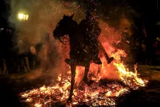 Koně v plamenech. Tradice pro španělské jezdce, noční můra pro ochránce zvířat