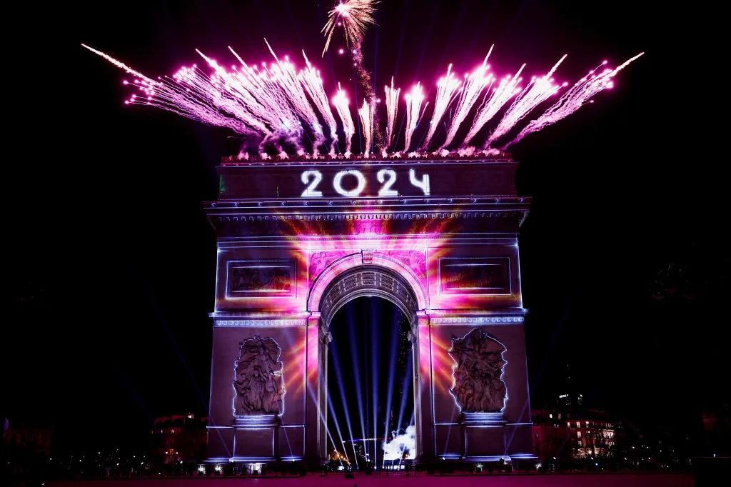 Oslavy příchodu nového roku v Paříži